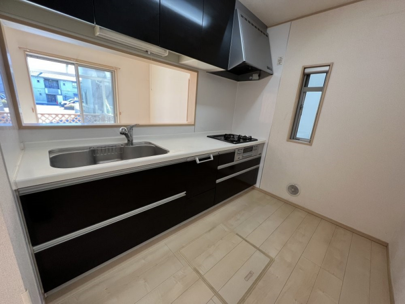 �L�b�`�� �L���Ďg������̂悢�L�b�`���A�������̂������ŉƑ��̏Ί炪�L����܂�