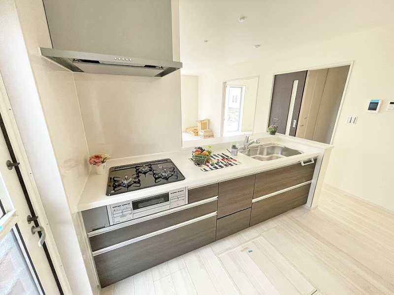 �L�b�`�� �L���Ďg������̂悢�L�b�`���B�������̂������ŉƑ��̏Ί炪�L����܂��B