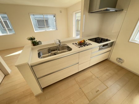 �L�b�`�� ���r���O�ŗV�Ԃ��q�l�������Ȃ��炨�������ł���ΖʃL�b�`��