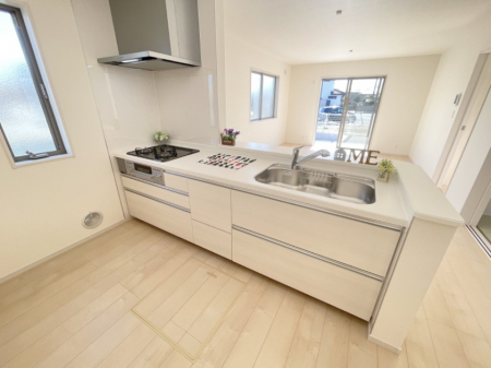 �L�b�`�� �L���Ďg������̂悢�L�b�`���A�������̂������ŉƑ��̏Ί炪�L����܂�