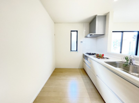 �L�b�`�� �L���Ďg������̂悢�L�b�`���B�������̂������ŉƑ��̏Ί炪�L����܂��B
