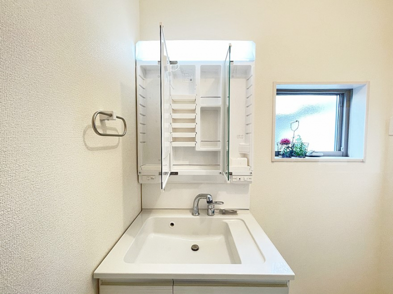 ���̑����� �O�ʋ����ʑ�͎��[�L�x�B�ׂ������̂��X�b�L���Еt���܂��B