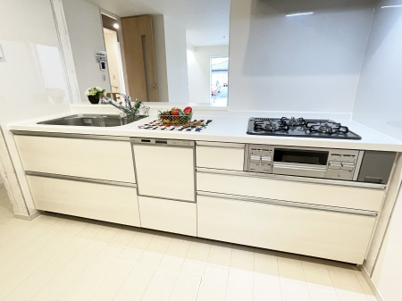�L�b�`�� �L���Ďg������̂悢�L�b�`���B�������̂������ŉƑ��̏Ί炪�L����܂��B 