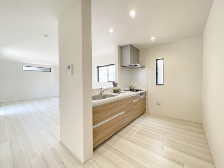 �L�b�`�� �L���Ďg������̂悢�L�b�`���B�������̂������ŉƑ��̏Ί炪�L����܂��B