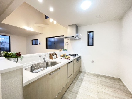 �L�b�`�� �L���Ďg������̂悢�L�b�`���B�������̂������ŉƑ��̏Ί炪�L����܂��B