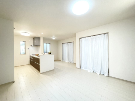 ���r���O ����