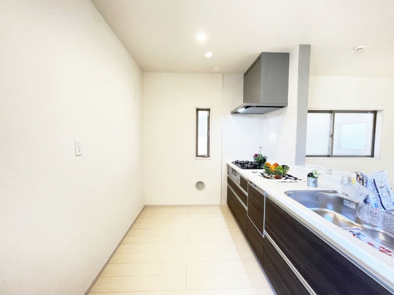 �L�b�`�� �L���Ďg������̂悢�L�b�`���B�������̂������ŉƑ��̏Ί炪�L����܂��B