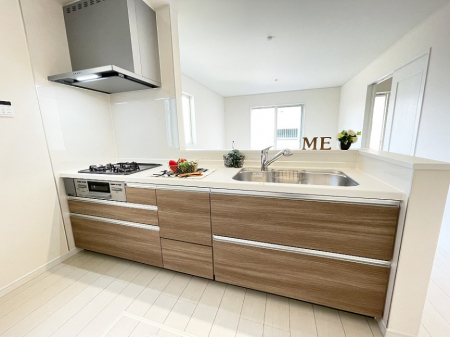 �L�b�`�� ���������Ȃ���ł����Ƒ��Ƃ̉�b���y���߂�ΖʃL�b�`��