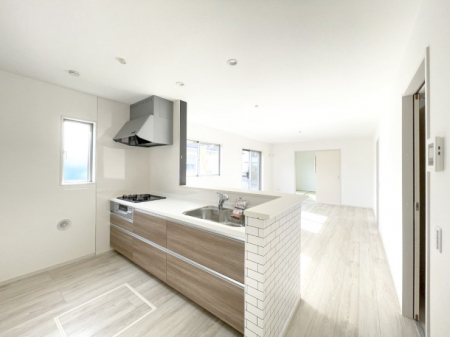 �L�b�`�� �L���Ďg������̂悢�L�b�`���B�������̂������ŉƑ��̏Ί炪�L����܂��B 