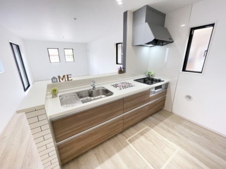 �L�b�`�� �L���Ďg������̂悢�L�b�`���B�������̂������ŉƑ��̏Ί炪�L����܂��B