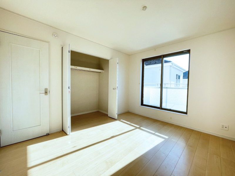 �Q�� ����