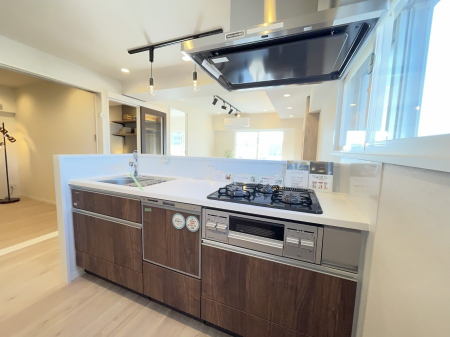 �L�b�`�� �L���Ďg������̂悢�L�b�`���B�������̂������ŉƑ��̏Ί炪�L����܂��B