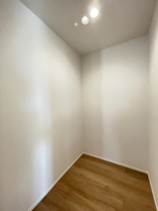 ���[ �����Ղ�̔[�˃X�y�[�X�ŉ��K�ɕ�点���� 