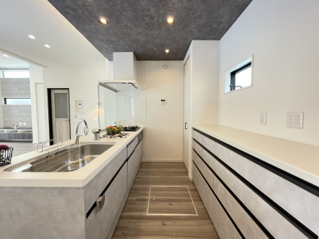 �L�b�`�� �L���Ďg������̂悢�L�b�`���B�������̂������ŉƑ��̏Ί炪�L����܂��B
