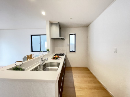 �L�b�`�� �L���Ďg������̂悢�L�b�`���B�������̂������ŉƑ��̏Ί炪�L����܂��B 
