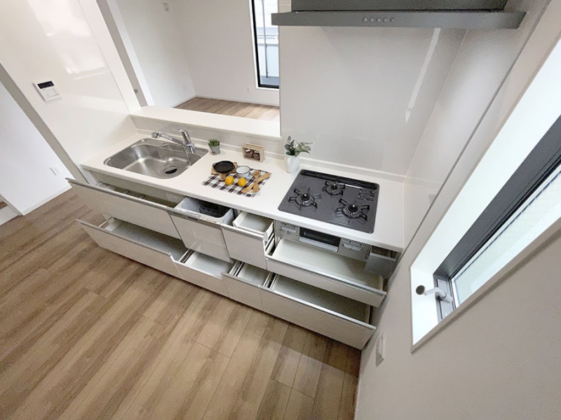 �L�b�`�� �L���Ďg������̂悢�L�b�`���B�������̂������ŉƑ��̏Ί炪�L����܂��B