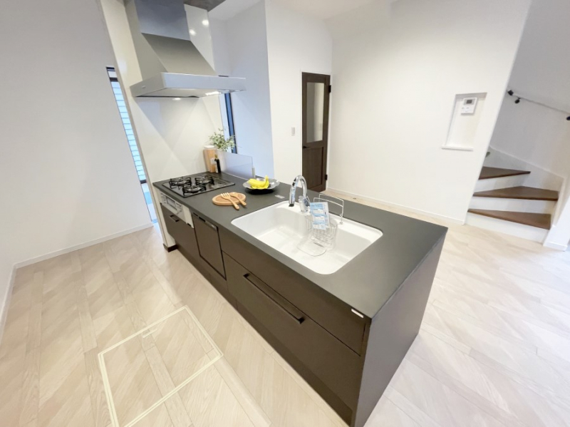�L�b�`�� �L���Ďg������̂悢�L�b�`���B�������̂������ŉƑ��̏Ί炪�L����܂��B 