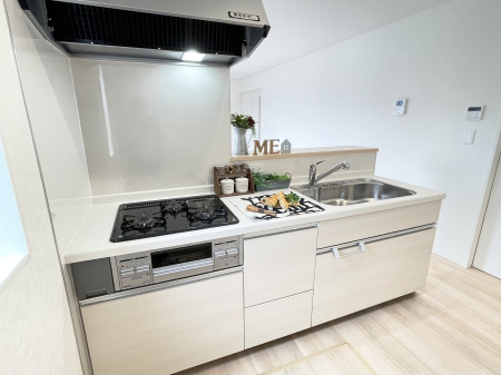 �L�b�`�� �L���Ďg������̂悢�L�b�`���B�������̂������ŉƑ��̏Ί炪�L����܂��B