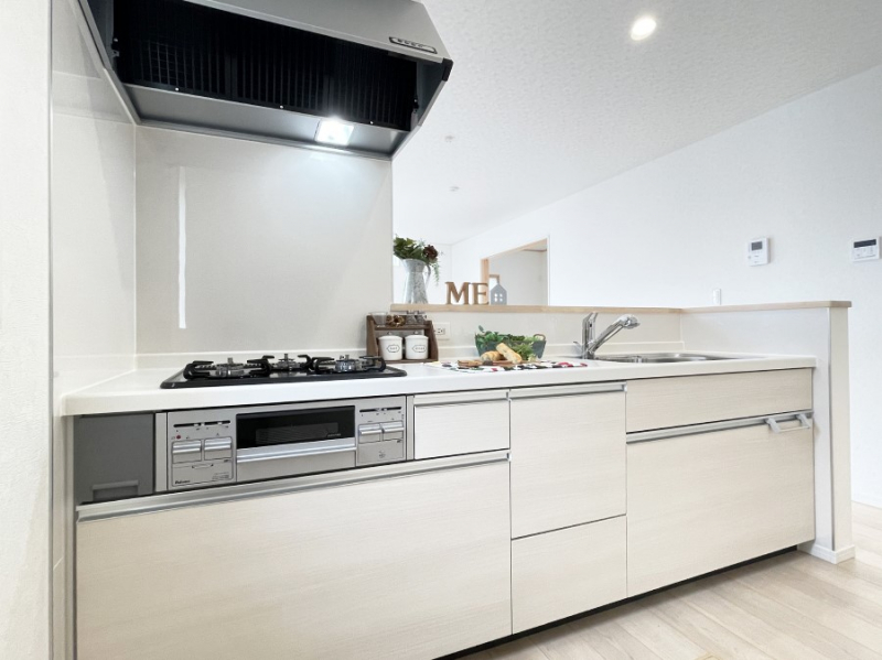 �L�b�`�� �L���Ďg������̂悢�L�b�`���B�������̂������ŉƑ��̏Ί炪�L����܂��B