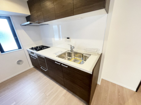�L�b�`�� �L���Ďg������̂悢�L�b�`���B�������̂������ŉƑ��̏Ί炪�L����܂��B
