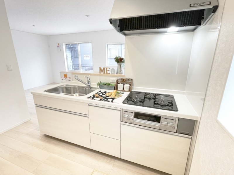 �L�b�`�� �L���Ďg������̂悢�L�b�`���B�������̂������ŉƑ��̏Ί炪�L����܂��B