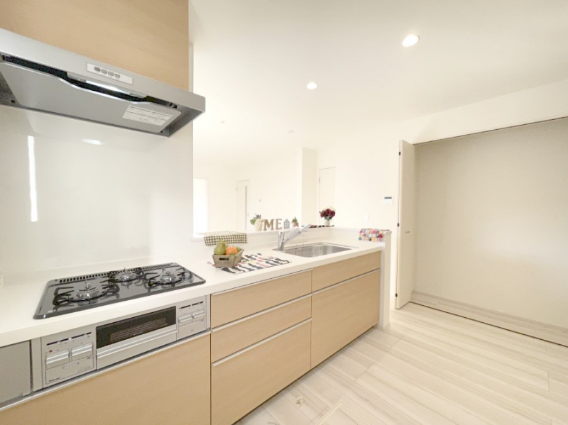 �L�b�`�� �L���Ďg������̂悢�L�b�`���B�������̂������ŉƑ��̏Ί炪�L����܂��B 