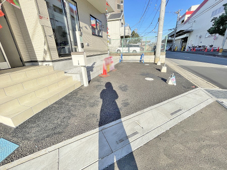  �O��
