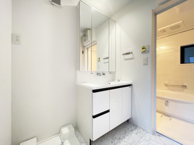 ���̑� ��Ƃ�̐��ʃX�y�[�X�Œ��̐g�x�x���X���[�Y��