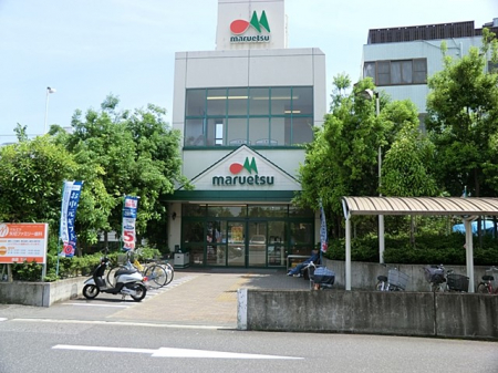 ���ӊ� �X�[�p�[ 500m �}���G�c��؉w�O�X