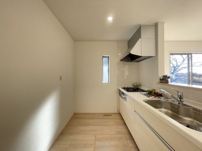 �L�b�`�� �L���Ďg������̂悢�L�b�`���B�������̂������ŉƑ��̏Ί炪�L����܂��B 