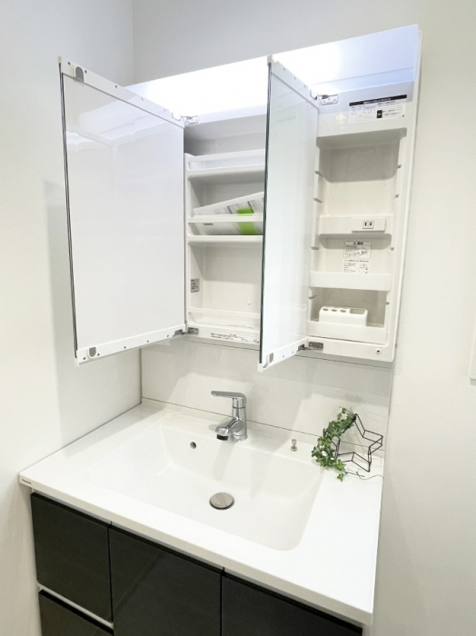 ���̑����� �O�ʋ����ʑ�͎��[�L�x�B�ׂ������̂��X�b�L���Еt���܂��B