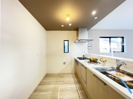�L�b�`�� �L���Ďg������̂悢�L�b�`���B�������̂������ŉƑ��̏Ί炪�L����܂��B