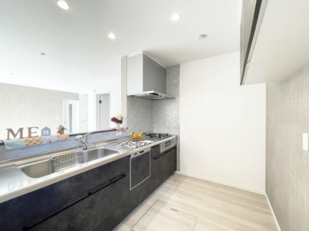 �L�b�`�� �L���Ďg������̂悢�L�b�`���B�������̂������ŉƑ��̏Ί炪�L����܂��B 