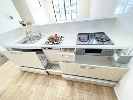 �L�b�`�� �L���Ďg������̂悢�L�b�`���B�������̂������ŉƑ��̏Ί炪�L����܂��B