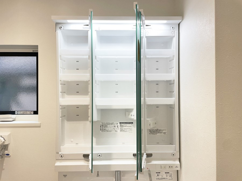 ���̑����� �O�ʋ����ʑ�͎��[�L�x�B�ׂ������̂��X�b�L���Еt���܂��B