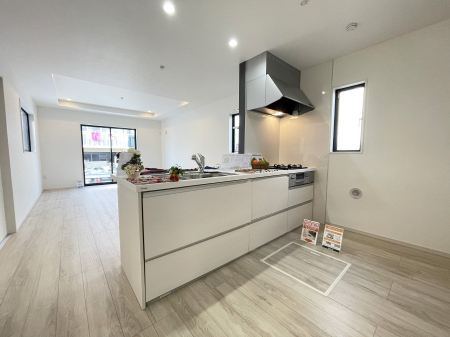 �L�b�`�� �L���Ďg������̂悢�L�b�`���B�������̂������ŉƑ��̏Ί炪�L����܂��B