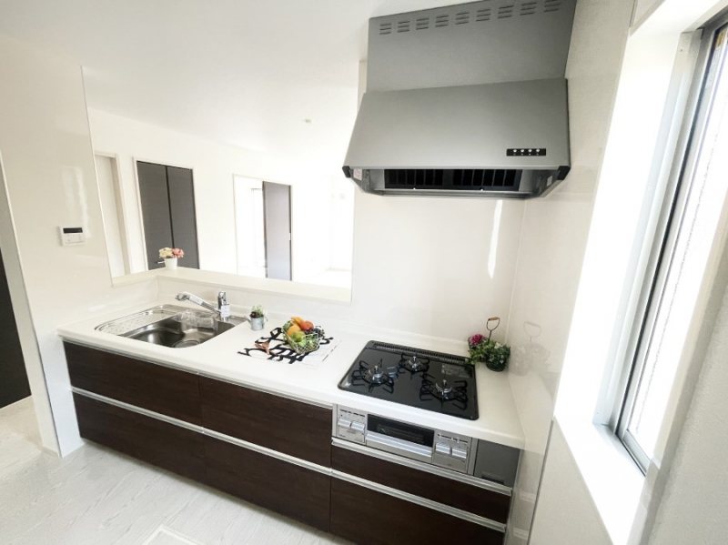 �L�b�`�� ���r���O�ŗV�Ԃ��q�l�������Ȃ��炨�������ł���ΖʃL�b�`��