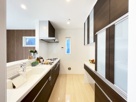 �L�b�`�� �L���Ďg������̂悢�L�b�`���B�������̂������ŉƑ��̏Ί炪�L����܂��B