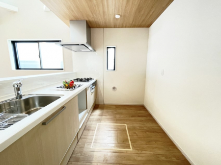 �L�b�`�� �L���Ďg������̂悢�L�b�`���B�������̂������ŉƑ��̏Ί炪�L����܂��B