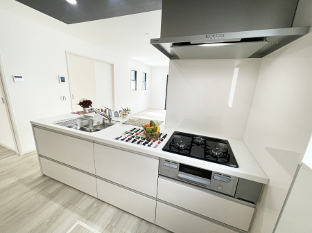 �L�b�`�� �L���Ďg������̂悢�L�b�`���B�������̂������ŉƑ��̏Ί炪�L����܂��B