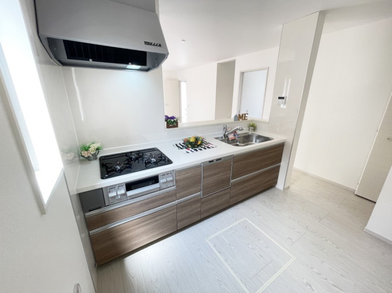 �L�b�`�� �L���Ďg������̂悢�L�b�`���B�������̂������ŉƑ��̏Ί炪�L����܂��B
