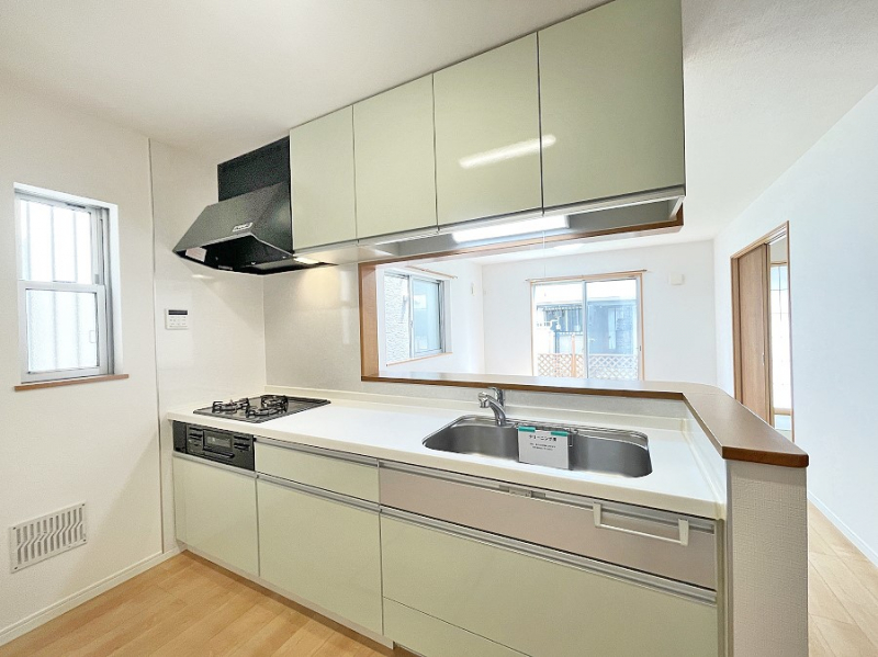 �L�b�`�� �L���Ďg������̂悢�L�b�`���B�������̂������ŉƑ��̏Ί炪�L����܂��B