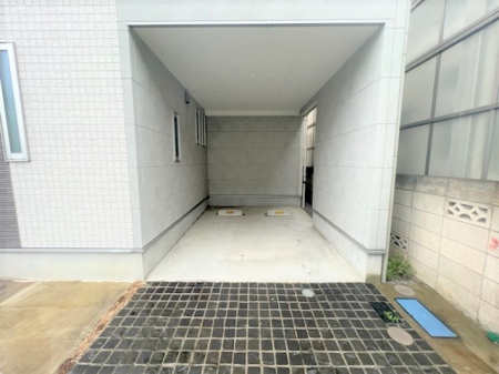  ���J���爤�Ԃ����r���g�C���K���[�W