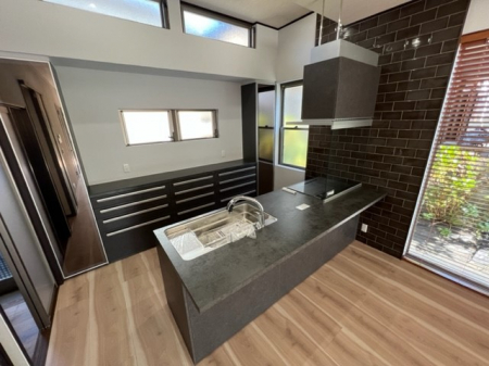 �L�b�`�� ���������Ȃ���ł����Ƒ��Ƃ̉�b���y���߂�ΖʃL�b�`��