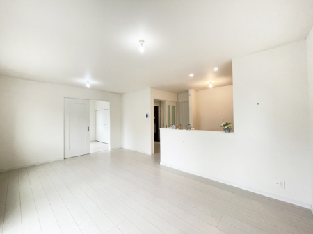 ���r���O ����