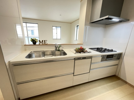 �L�b�`�� �L���Ďg������̂悢�L�b�`���B�������̂������ŉƑ��̏Ί炪�L����܂��B