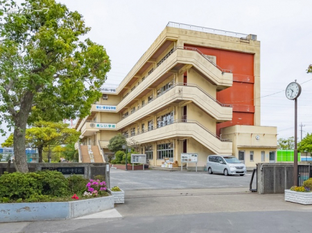 ���ӊ� ���w�Z 1400m �O���s������c���w�Z