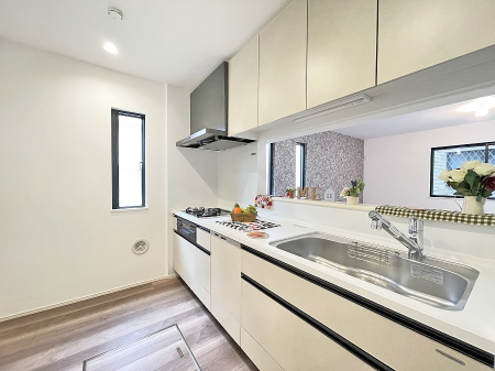 �L�b�`�� �L���Ďg������̂悢�L�b�`���B�������̂������ŉƑ��̏Ί炪�L����܂��B
