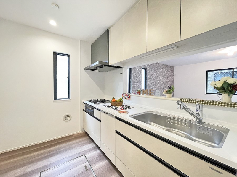 �L�b�`�� �L���Ďg������̂悢�L�b�`���B�������̂������ŉƑ��̏Ί炪�L����܂��B