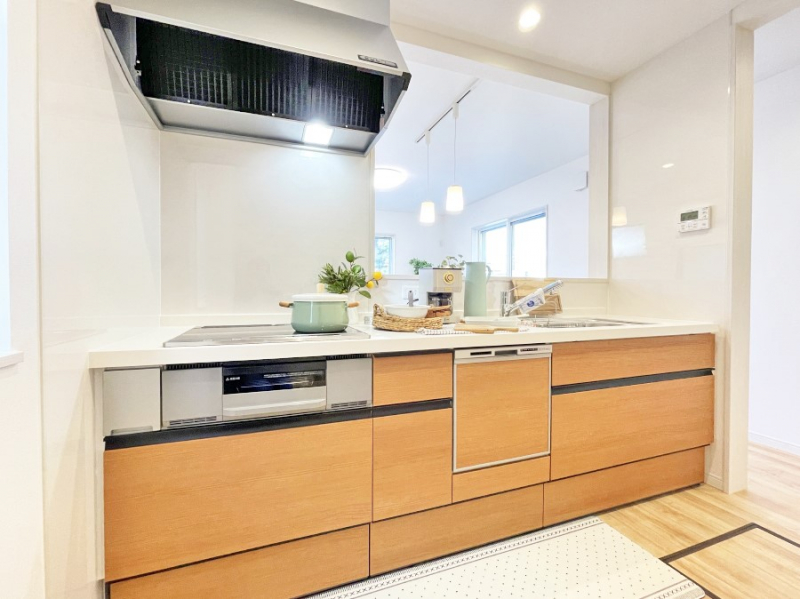 �L�b�`�� �z�V���Еt���̓������y�ȑΖʃL�b�`���A���Ƒ��Ƃ̉�b���y���߂܂�